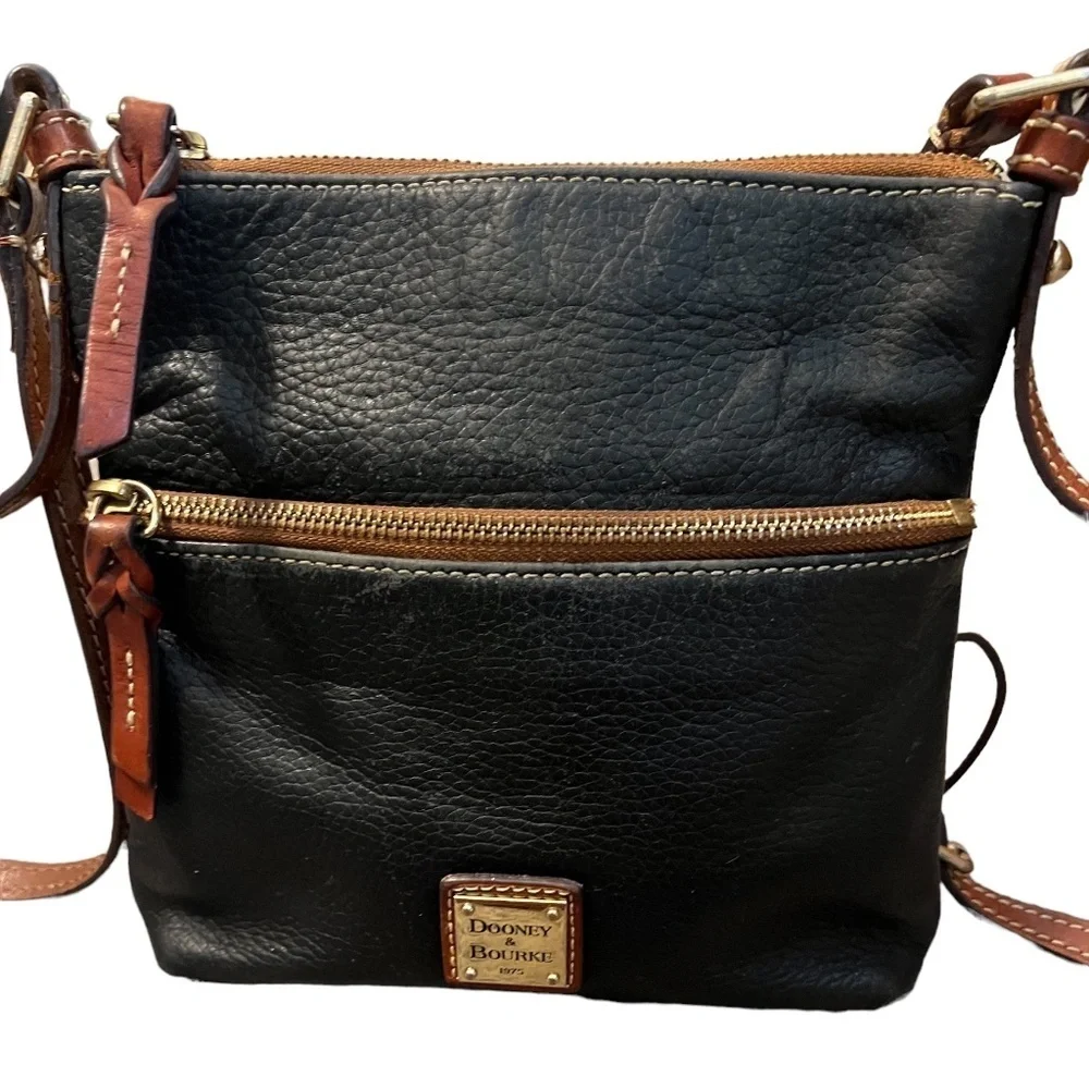 Dooney & Bourke Pebble‎ Leather Letter Carrier, BLACK